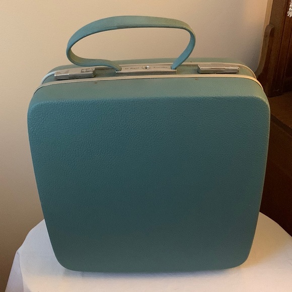 Royal Traveller Handbags - Vintage Royal Traveller Carryon Luggage